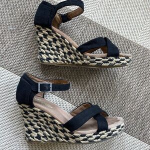Tom’s wedge espadrilles 7 1/2